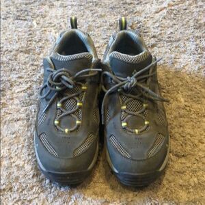 Vasque hiking shoes 8.5 (1723)